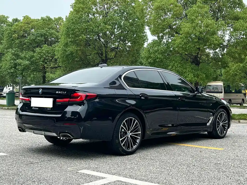 BMW 5 Series 2023 — фото 12