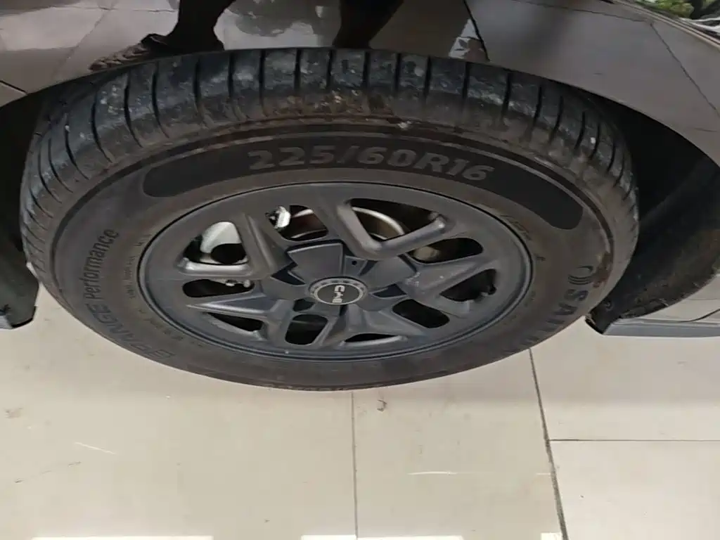 BYD Seal 05 DM-i 2025 — фото 23