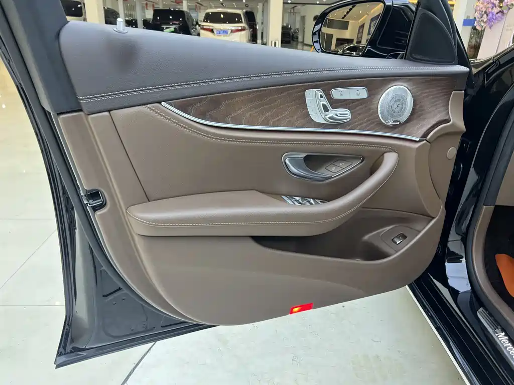 Mercedes-Benz E-Class 2023 — фото 5