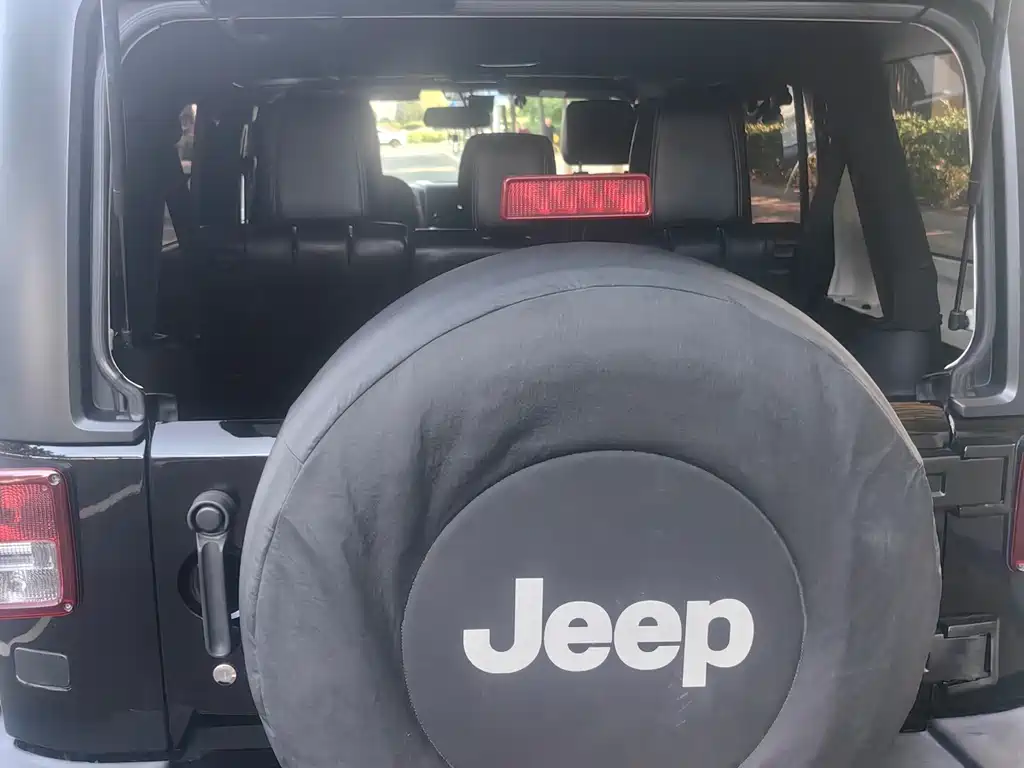 Jeep Wrangler 2017 — фото 19