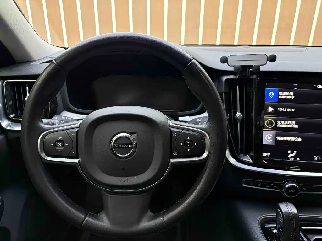 Volvo S60 PHEV 2020 — фото 17