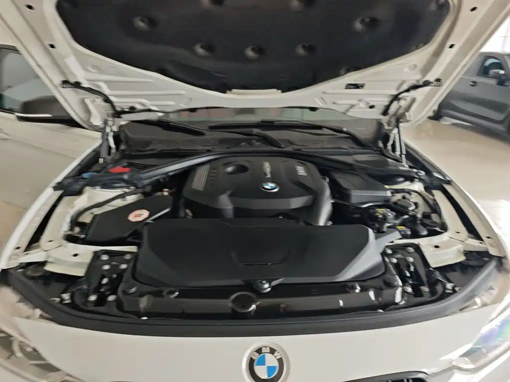 BMW 3 Series 2019 — фото 19