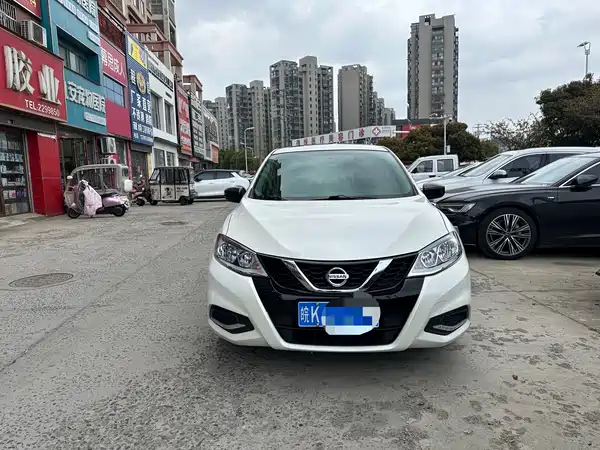 Nissan Tiida 2023