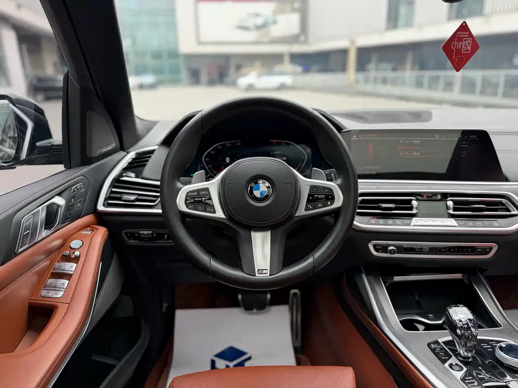 BMW X7 2021 — фото 17