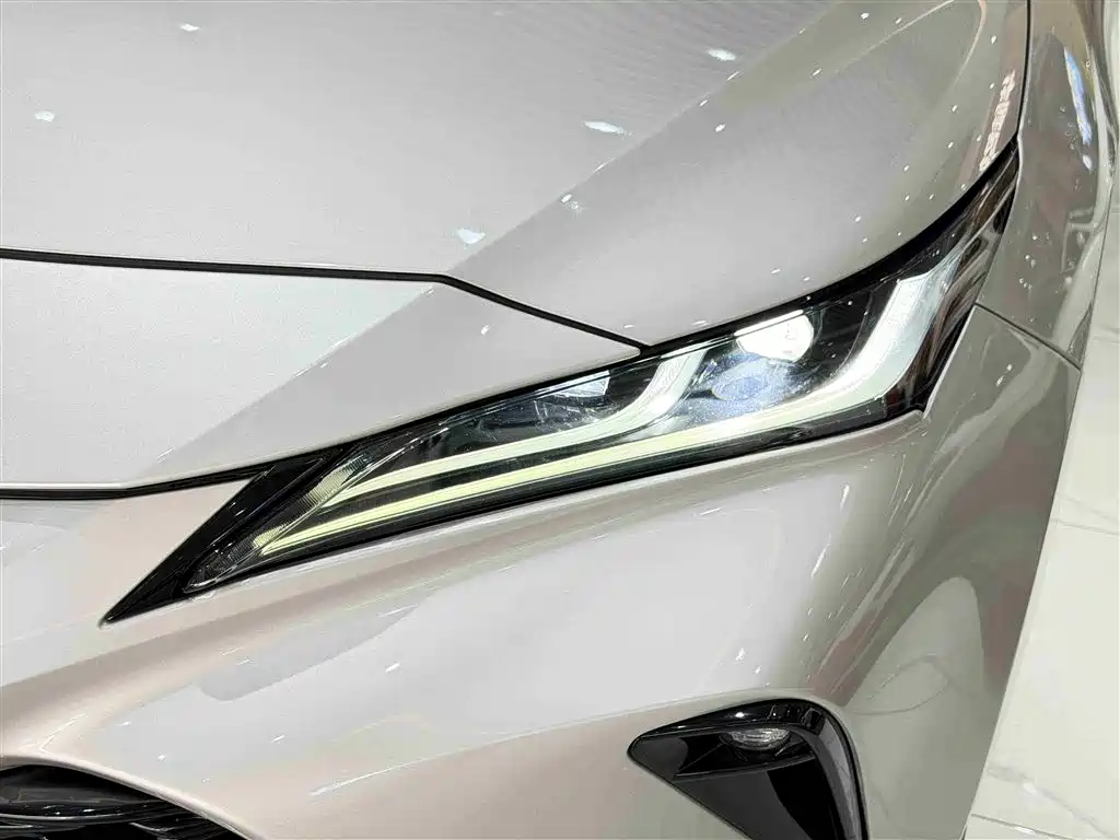 Toyota Venza 2022 — фото 7