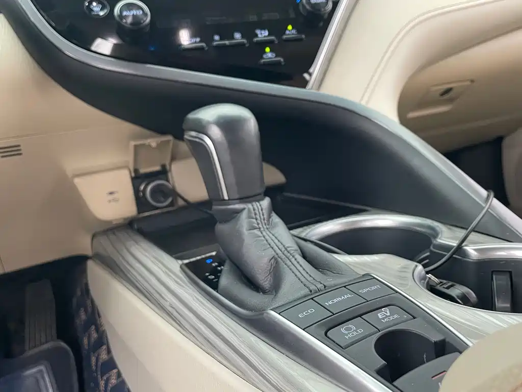 Toyota Camry 2018 — фото 15