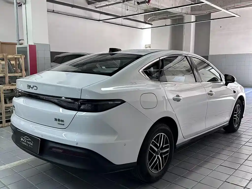 BYD Seal 05 DM-i 2025 — фото 12