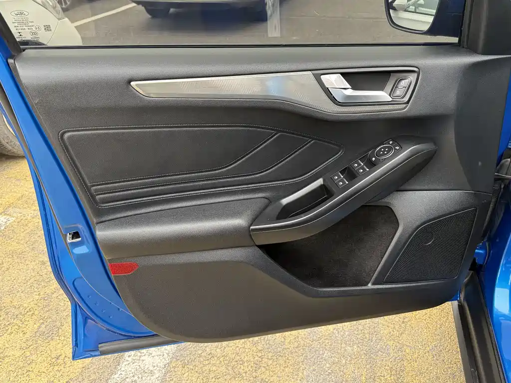 Ford Focus 2019 — фото 11