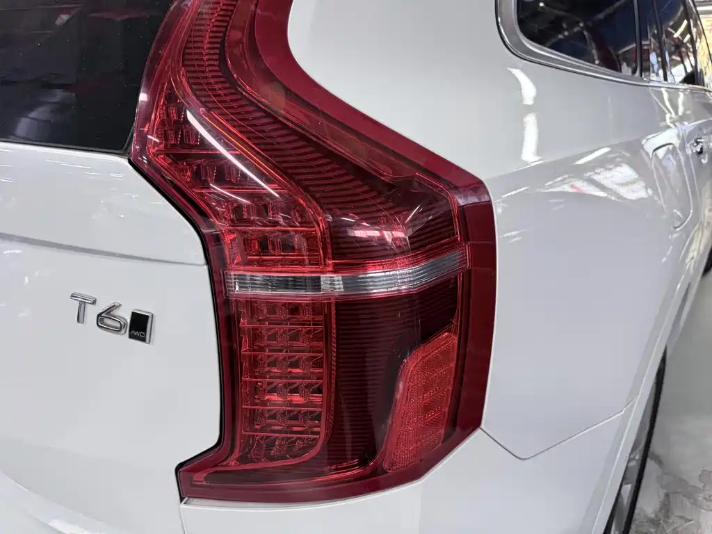 Volvo XC90 2018 — фото 20