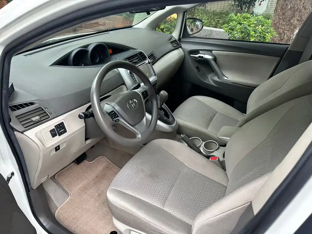 Toyota Verso 2015 — фото 4
