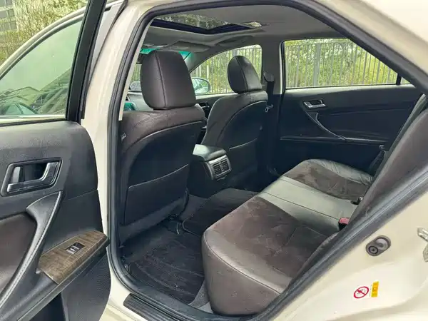 Toyota Reiz 2013
