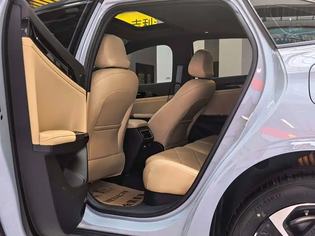 Geely Galaxy L6 2023 — фото 12