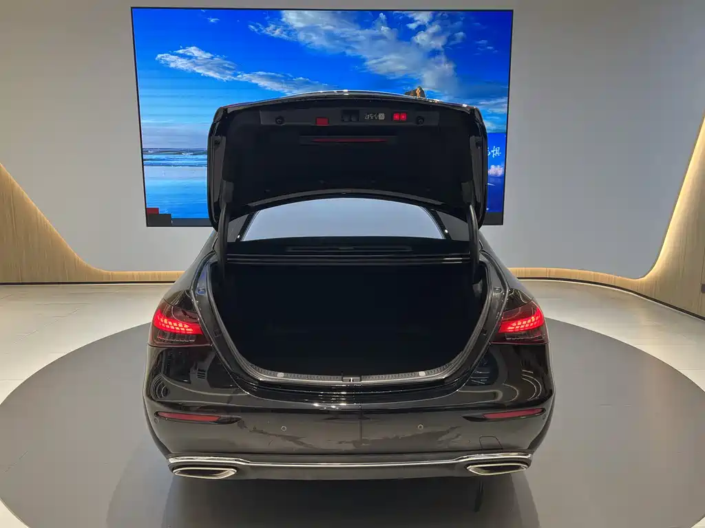 Mercedes-Benz E-Class 2023 — фото 13