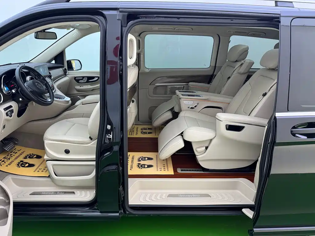Mercedes-Benz V-Class 2022 — фото 27