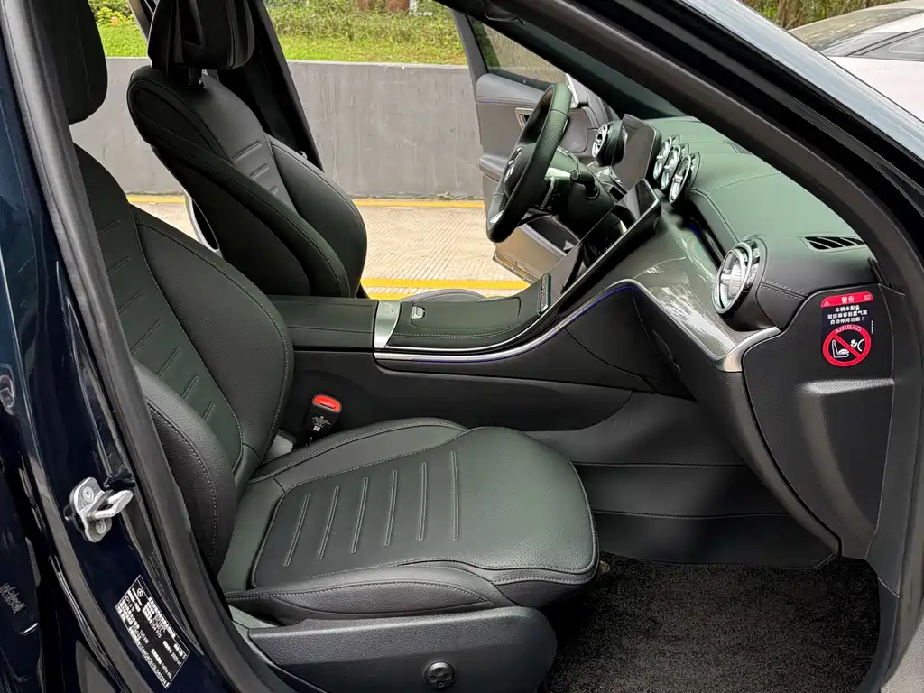 Mercedes-Benz C-Class 2025 — фото 14