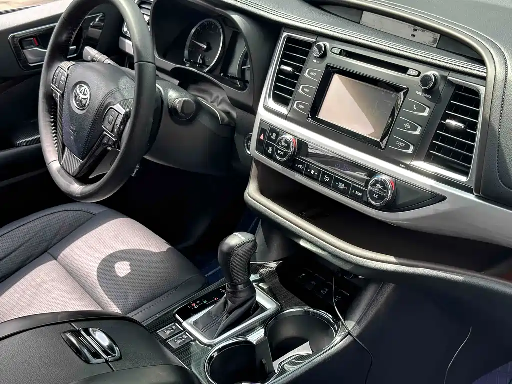Toyota Highlander 2020 — фото 17