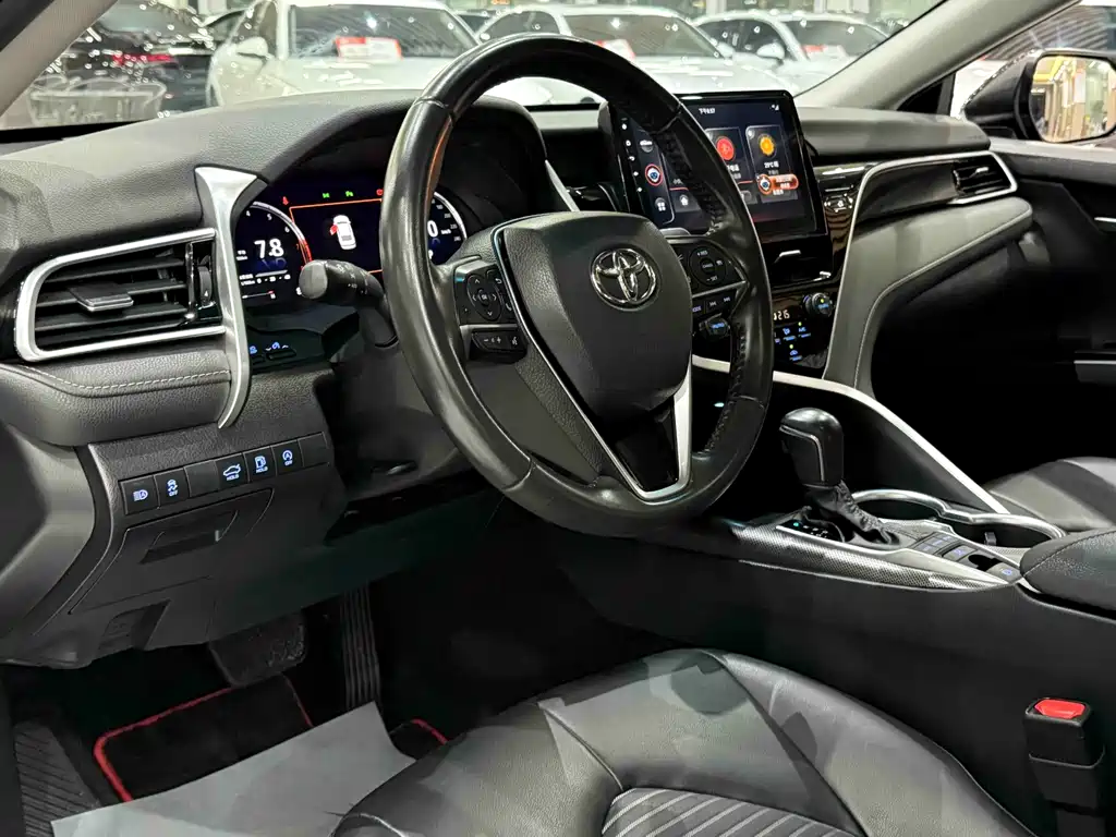 Toyota Camry 2023 — фото 8