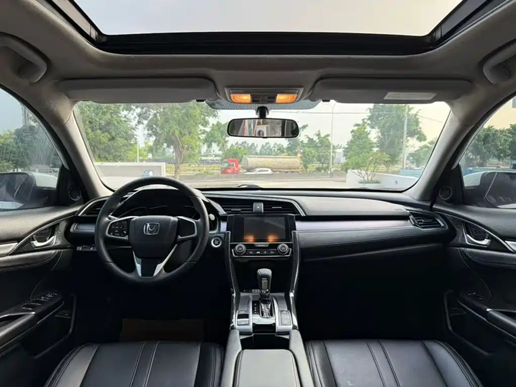 Honda Civic 2018 — фото 18