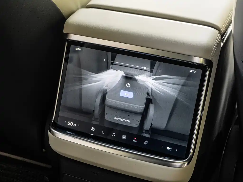 Tesla Model X 2023 — фото 18
