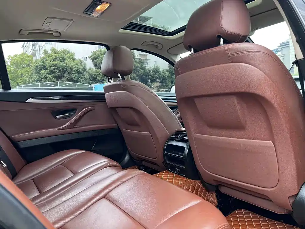 BMW 5 Series 2015 — фото 15