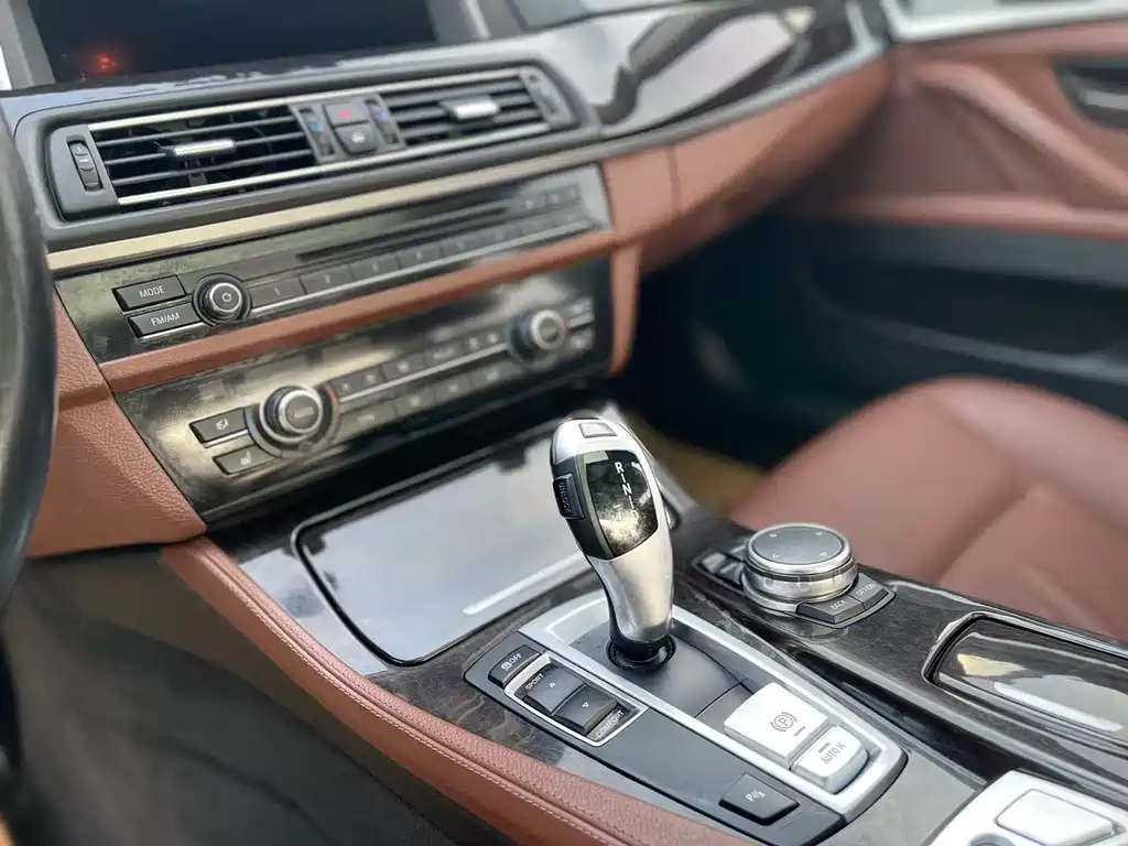 BMW 5 Series 2016 — фото 14