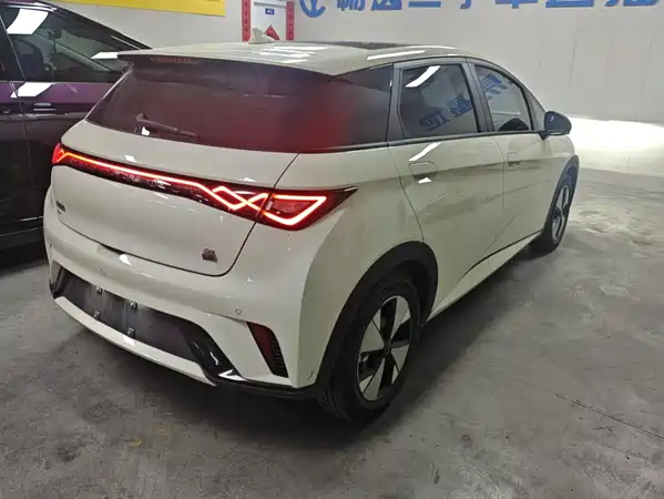BYD Dolphin 2023
