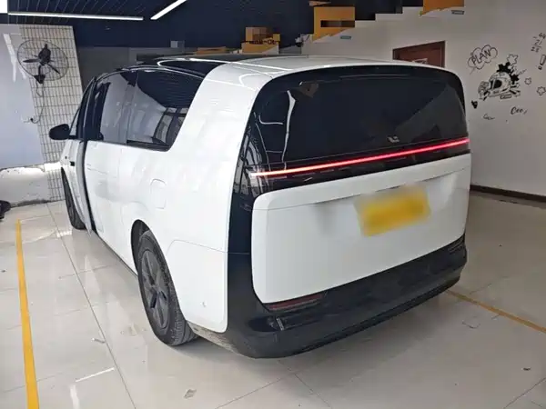 Li Auto MEGA 2025