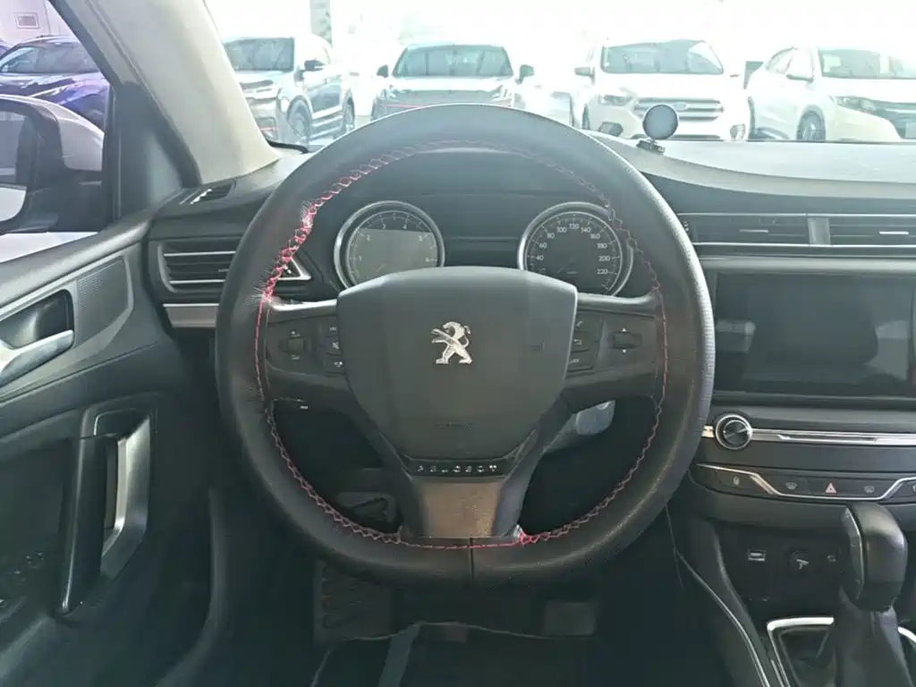 Peugeot 408 2015 — фото 11