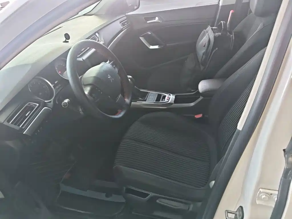 Peugeot 408 2015 — фото 15