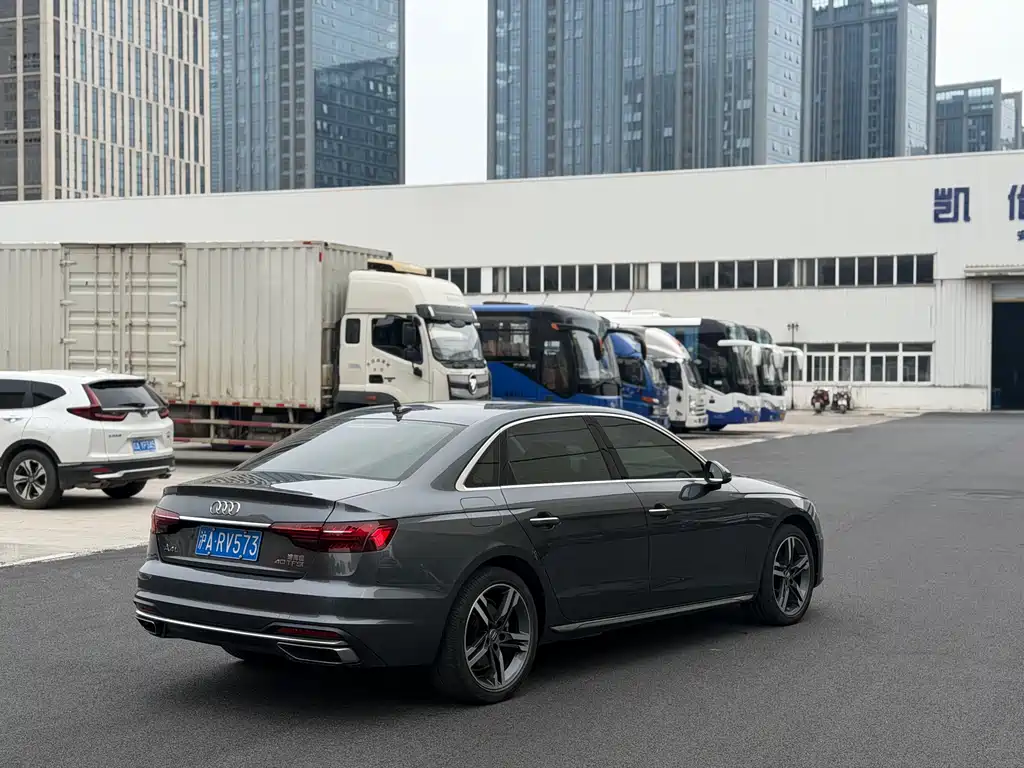 Audi A4L 2021 — фото 13