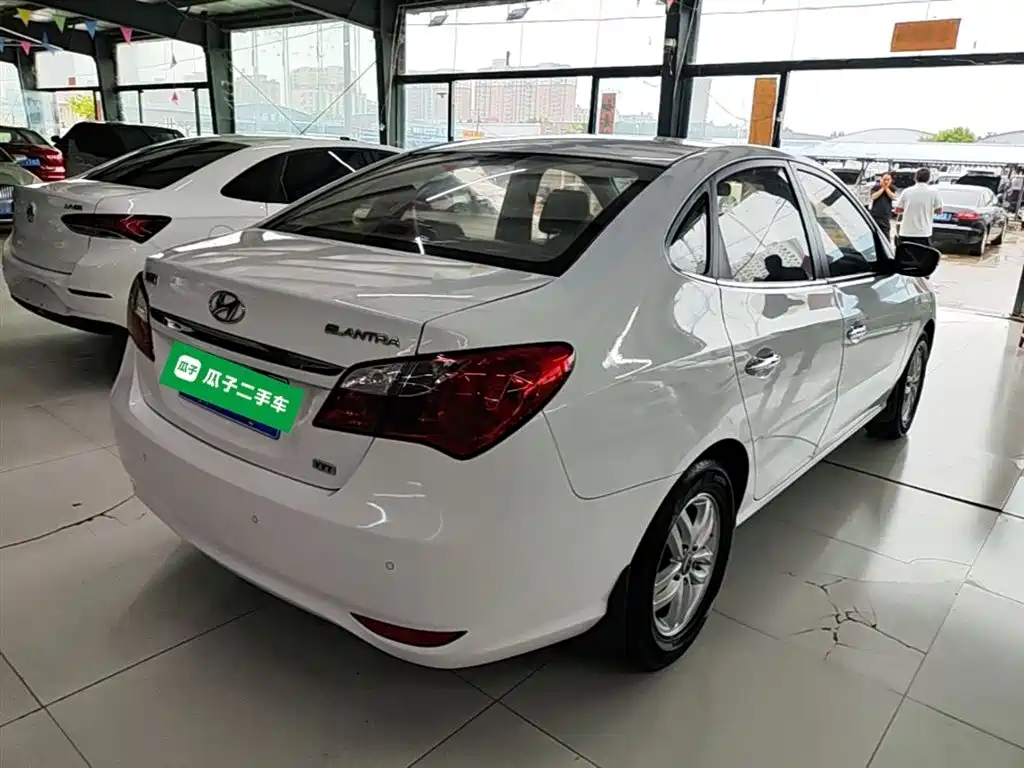 Hyundai Elantra 2015 — фото 7