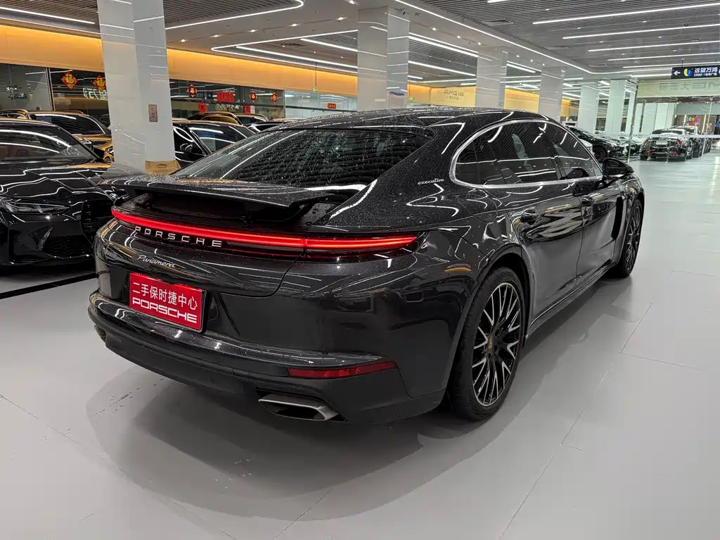 Porsche Panamera 2024