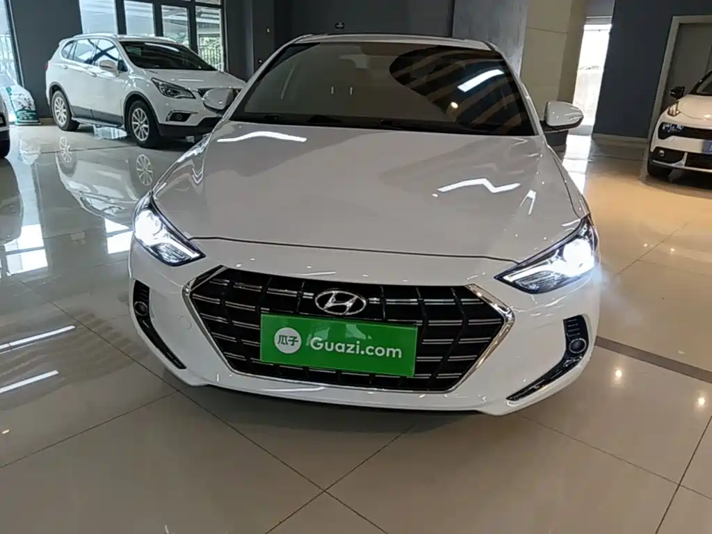 Hyundai Elantra 2019 — фото 3