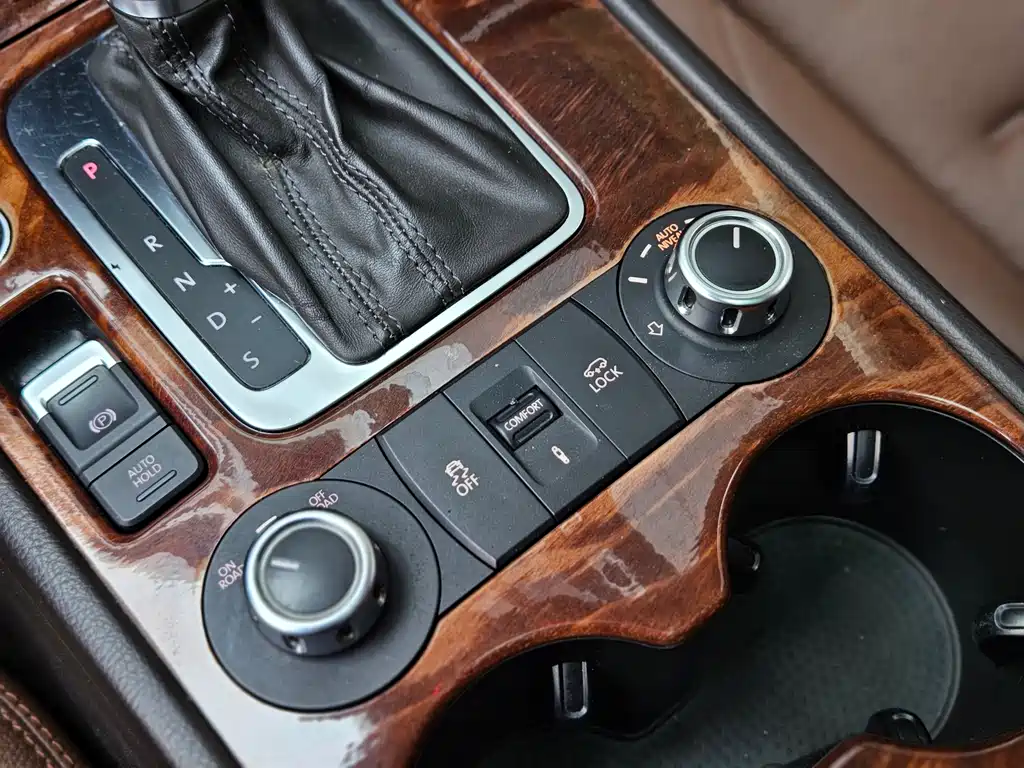 Volkswagen Touareg 2011 — фото 14