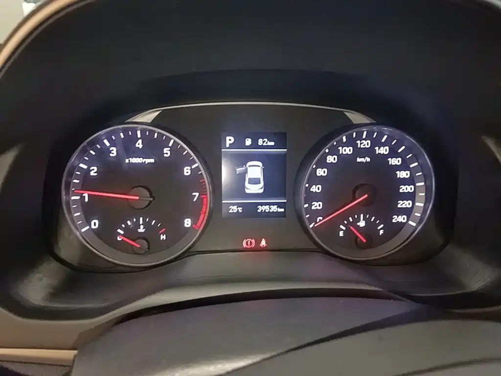 Hyundai Elantra 2019 — фото 12
