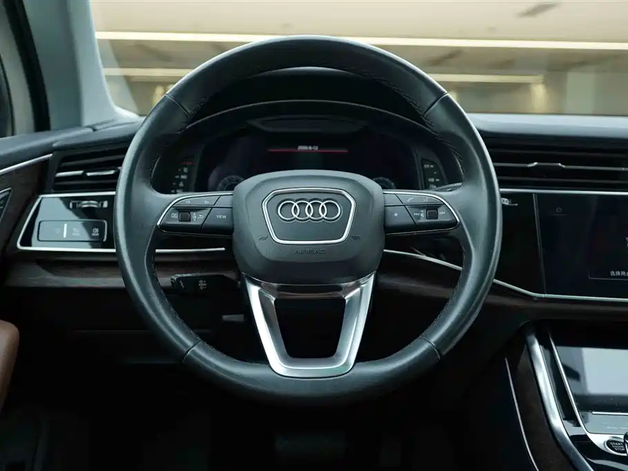 Audi Q7 2021 — фото 18
