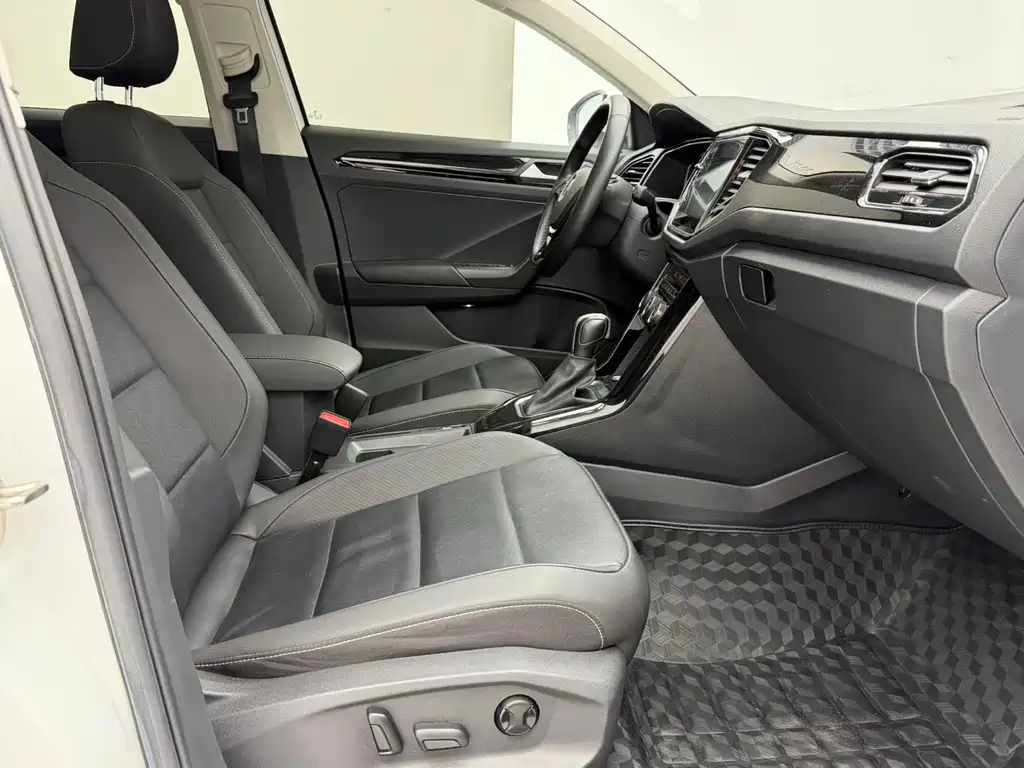 Volkswagen T-Roc 2023 — фото 16