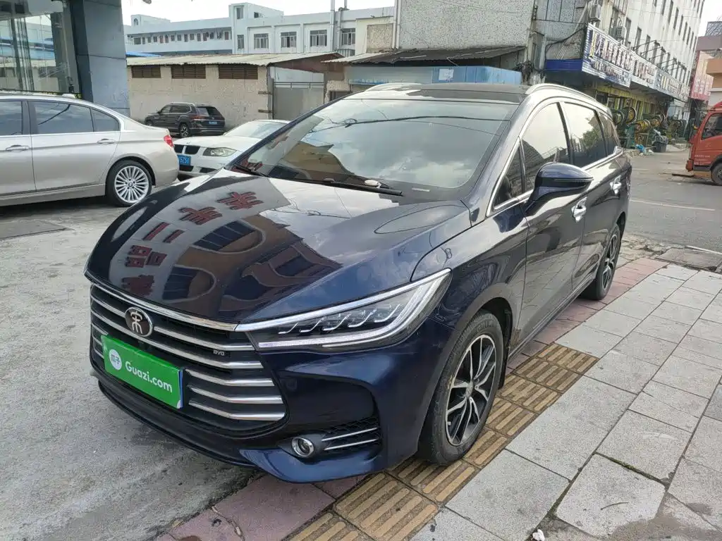 BYD MAX 2018