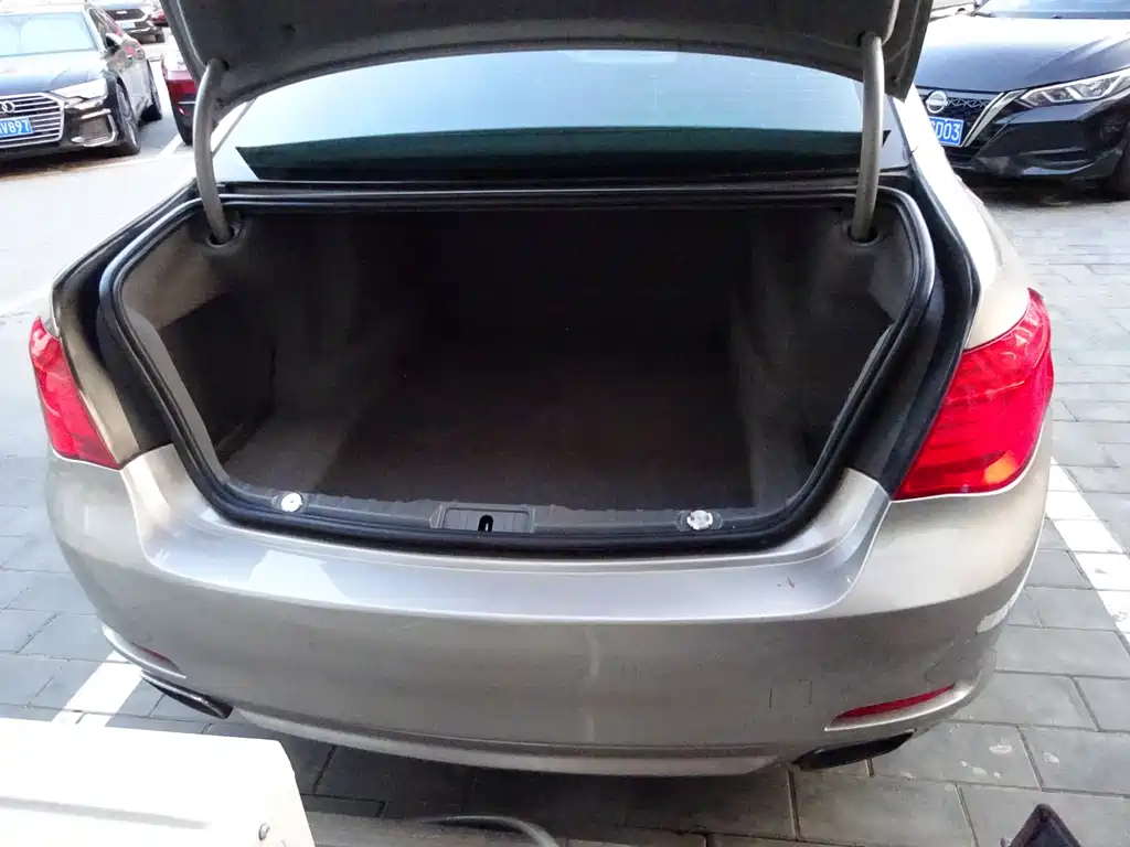 BMW 7 Series 2011 — фото 14