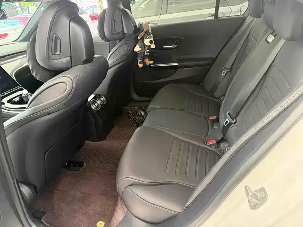 Mercedes-Benz C-Class 2025
