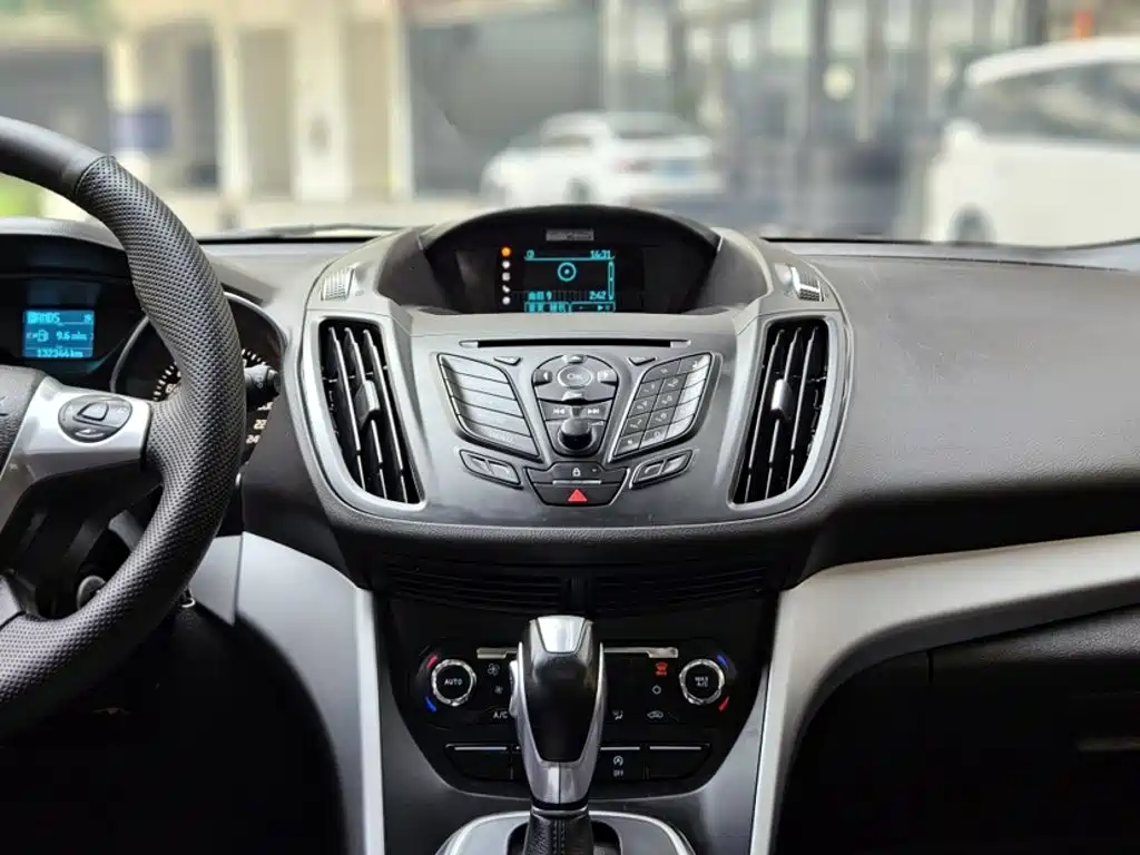 Ford Kuga 2016 — фото 12