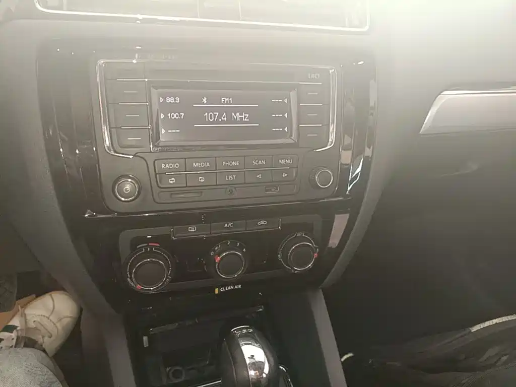 Volkswagen Sagitar 2016