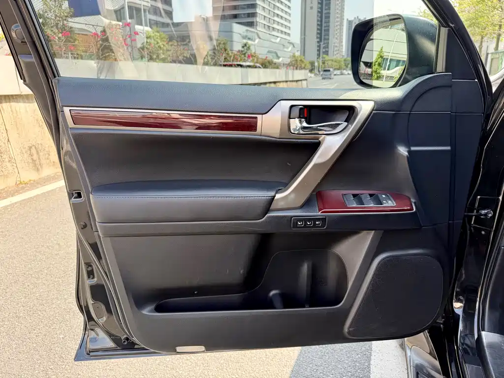 Lexus GX 2019 — фото 12