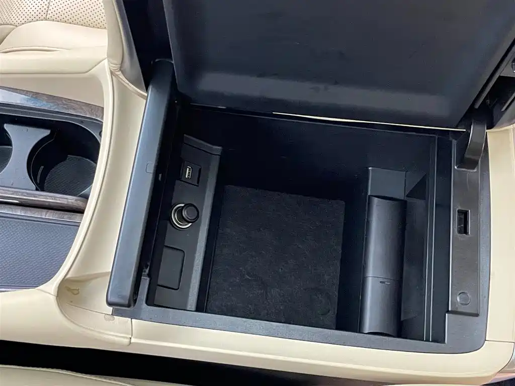 Toyota Alphard 2023 — фото 28