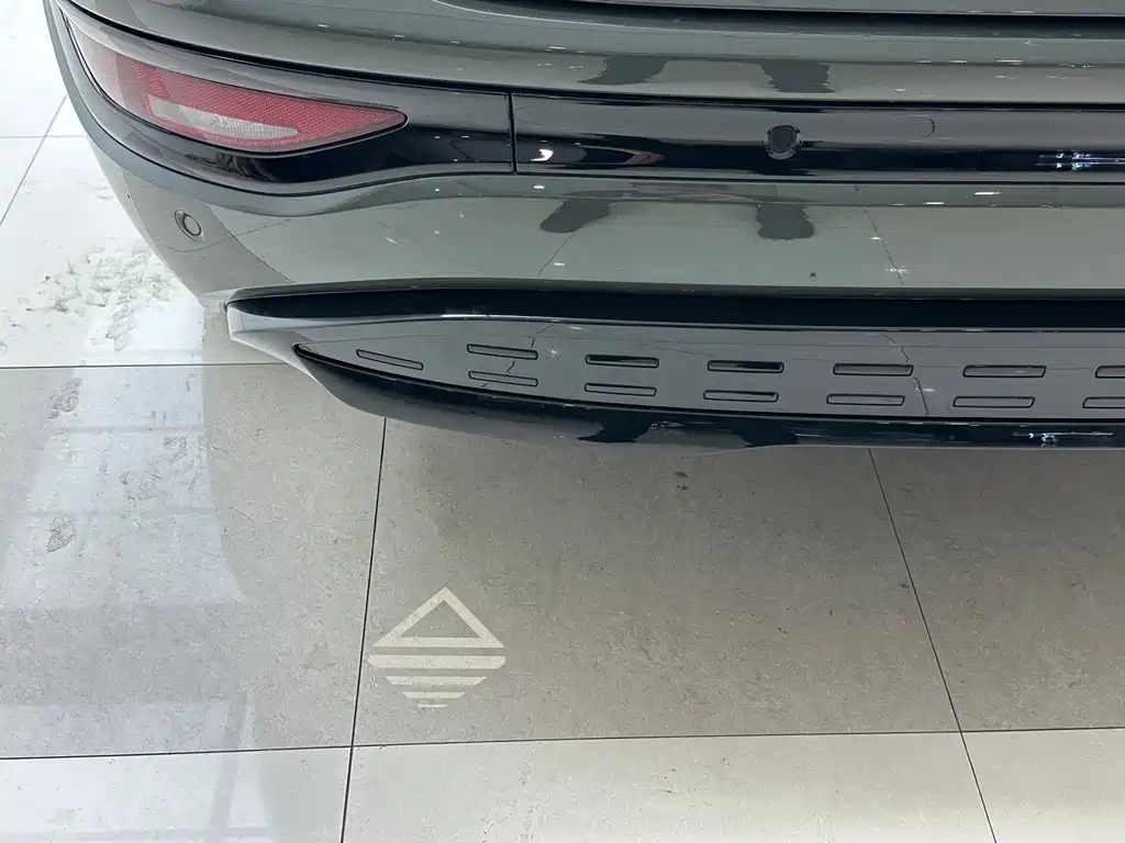 Audi Q6L e-tron 2025 — фото 20