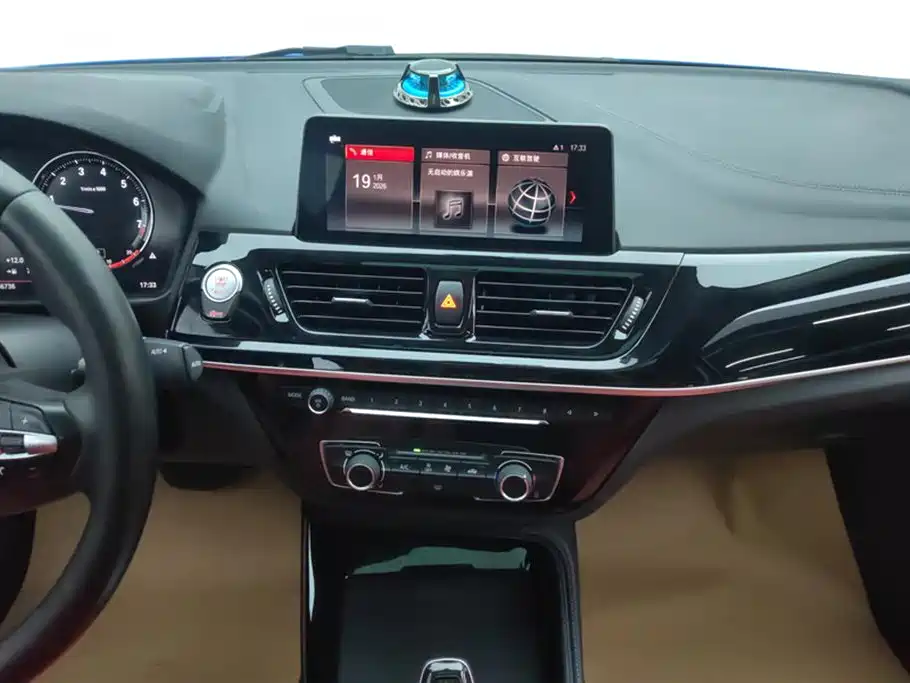 BMW 1 Series 2021 — фото 13