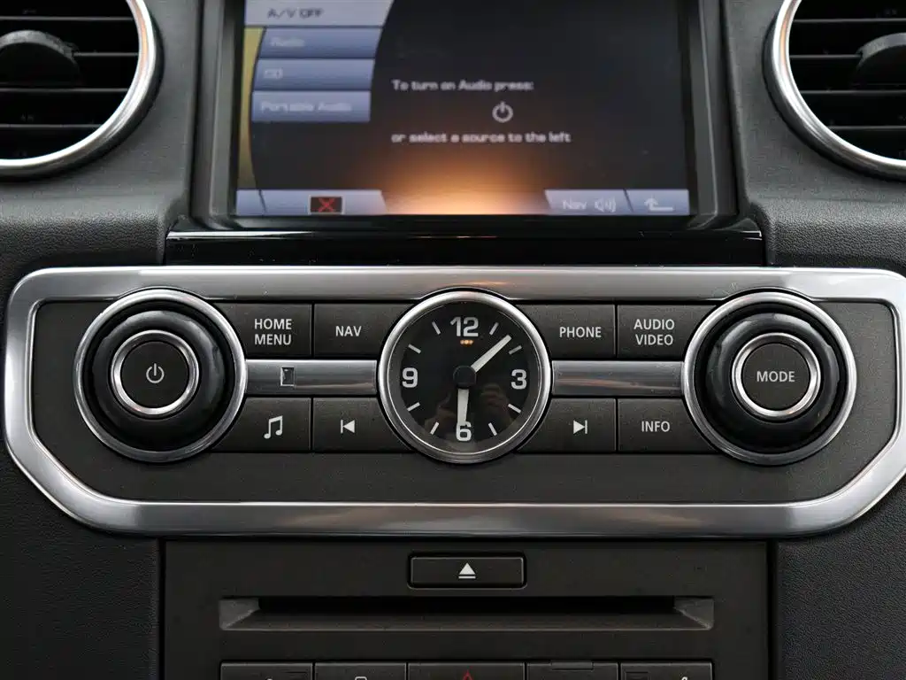 Land Rover Discovery 2011 — фото 18