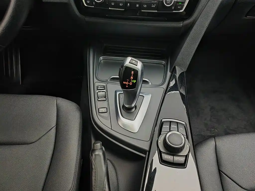 BMW 3 Series 2016 — фото 13