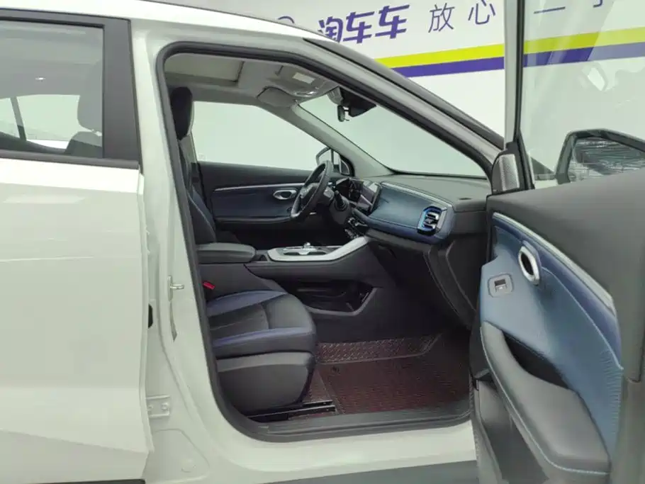 GAC Trumpchi GS3 2025 — фото 8