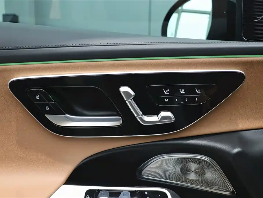 Mercedes-Benz E-Class 2024 — фото 12